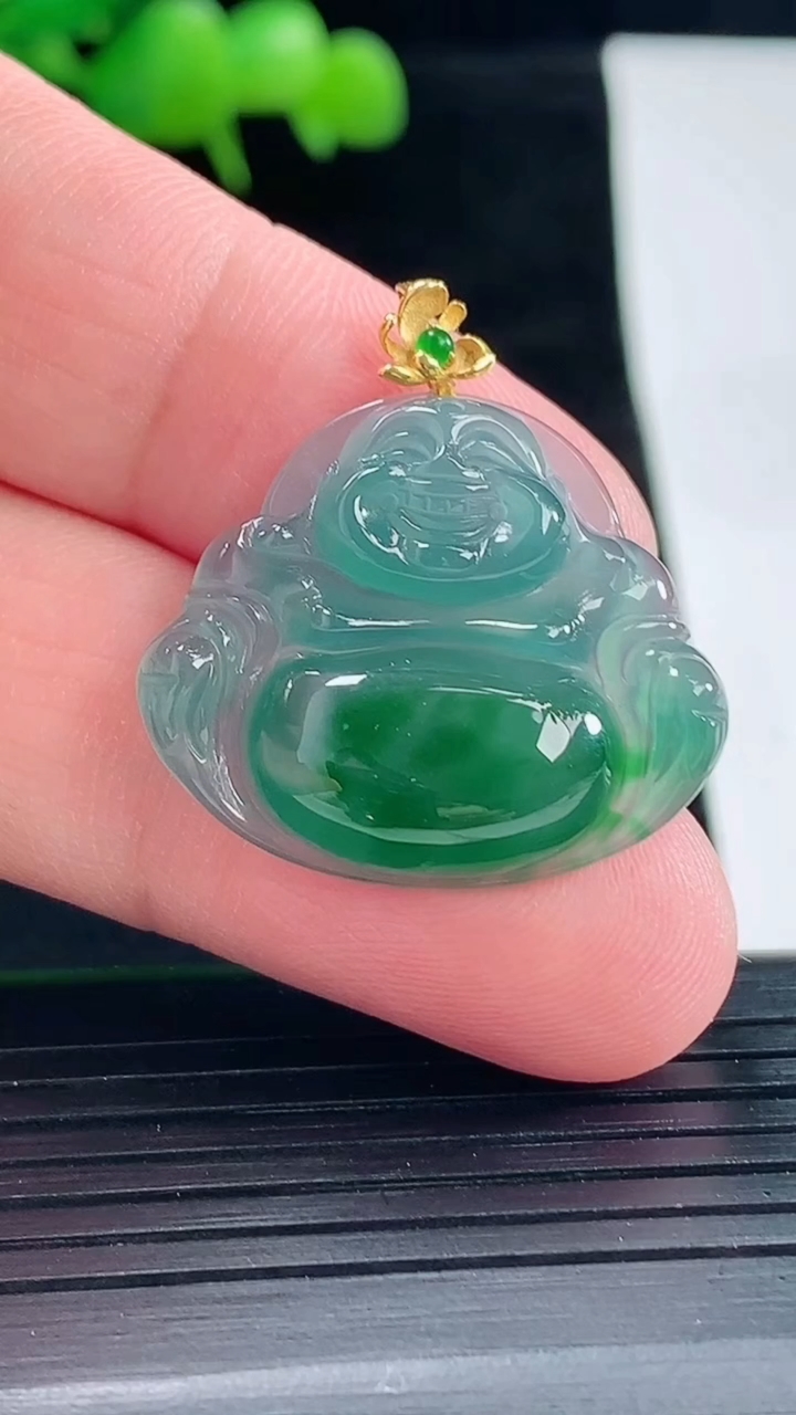 天然A货翡翠18k金蓝水佛公吊坠，尺寸22.8-27-5.5重量:5.07g
5月11日
