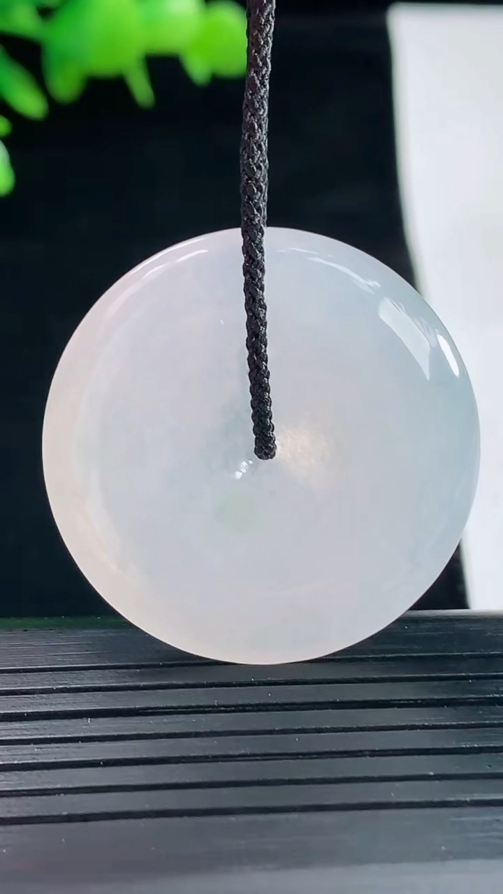 天然A货翡翠紫罗兰平安扣吊坠，尺寸33-5.5重量:12.07g
5月11日