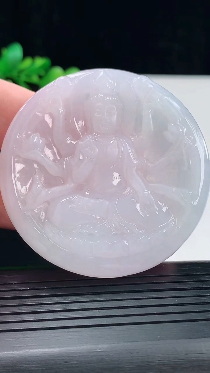 天然A货翡翠千手观音菩萨吊坠，尺寸56-6.3重量:38.09g
5月11日