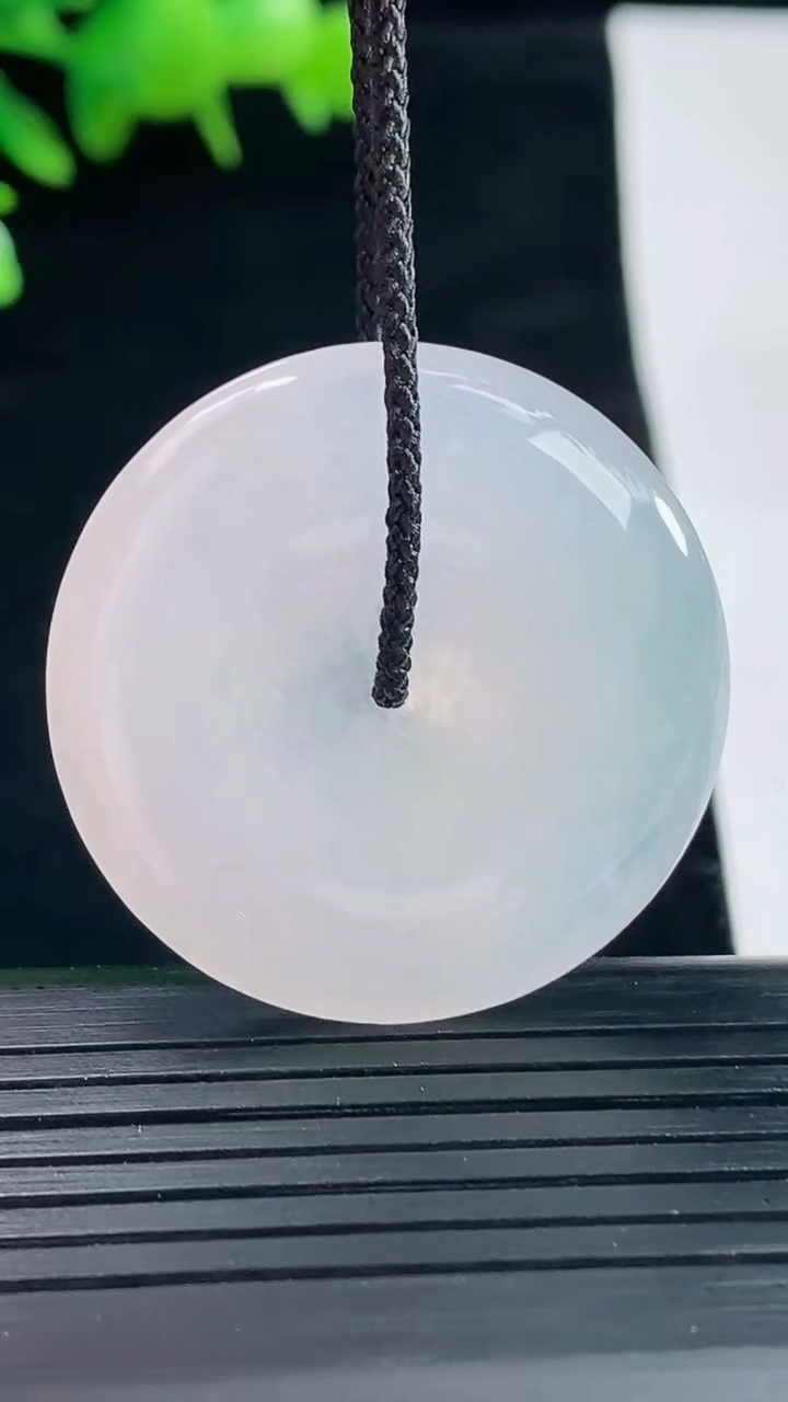 天然A货翡翠紫罗兰平安扣吊坠，尺寸33-5.5重量:12.07g
5月11日
