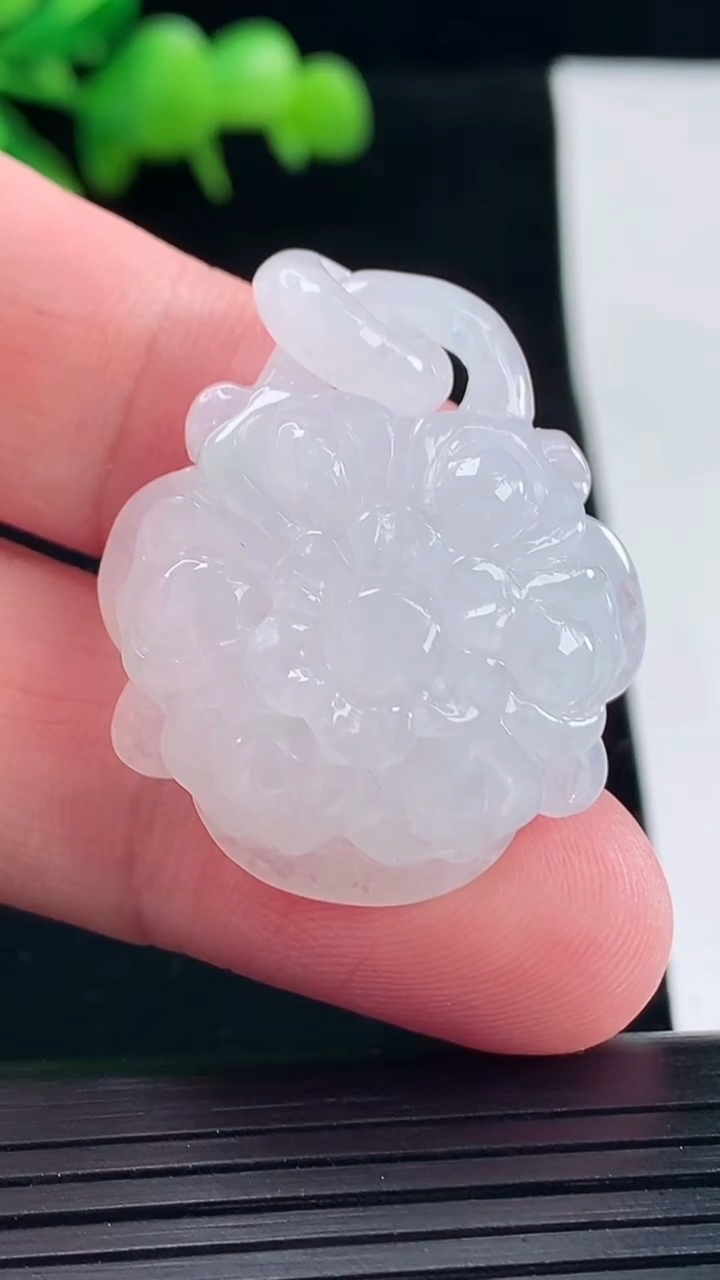 天然A货翡翠和和美美 荷花吊坠，尺寸33-28-12重量:16.20g
5月11日