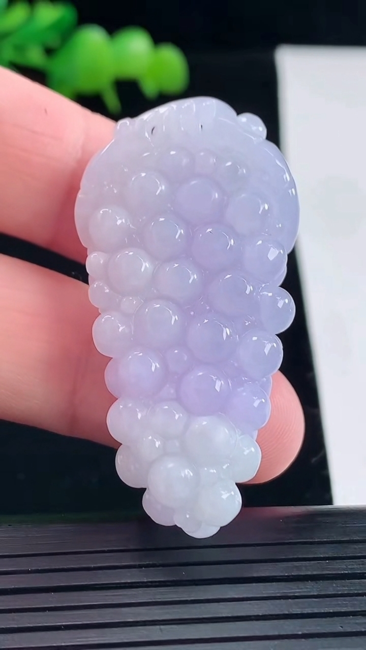 天然A货翡翠紫罗兰多子多福 葡萄吊坠，尺寸48-25-13.6重量:24.63g
5月11日