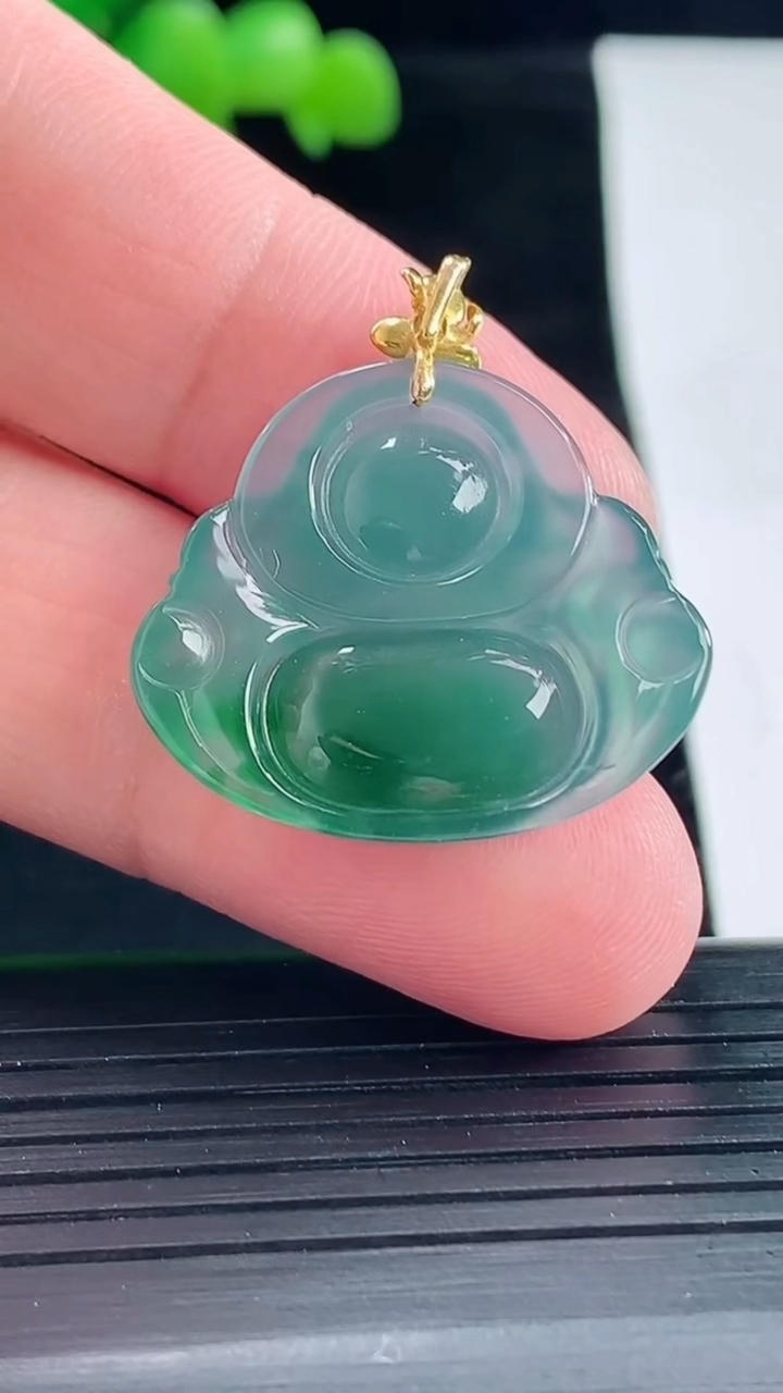 天然A货翡翠18k金蓝水佛公吊坠，尺寸22.8-27-5.5重量:5.07g
5月11日