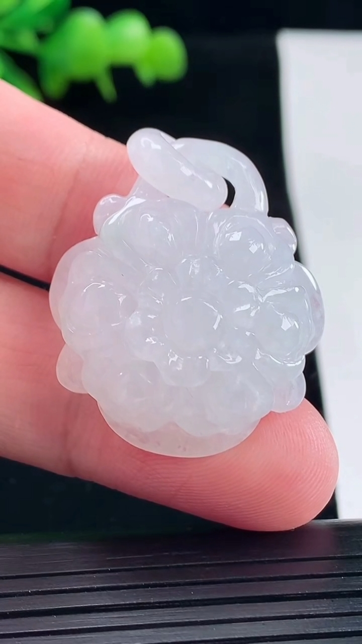 天然A货翡翠和和美美 荷花吊坠，尺寸33-28-12重量:16.20g
5月11日