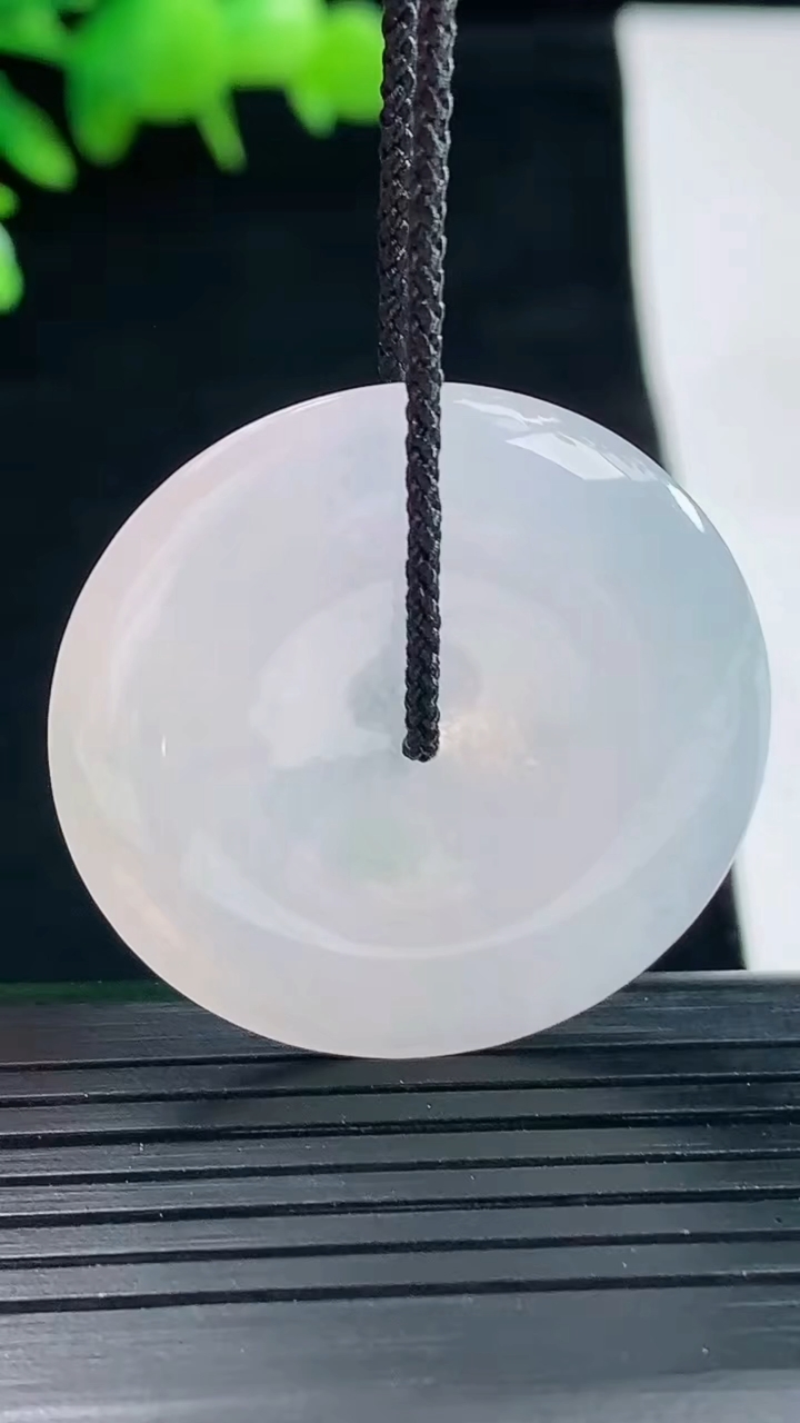 天然A货翡翠紫罗兰平安扣吊坠，尺寸33-5.5重量:12.07g
5月11日