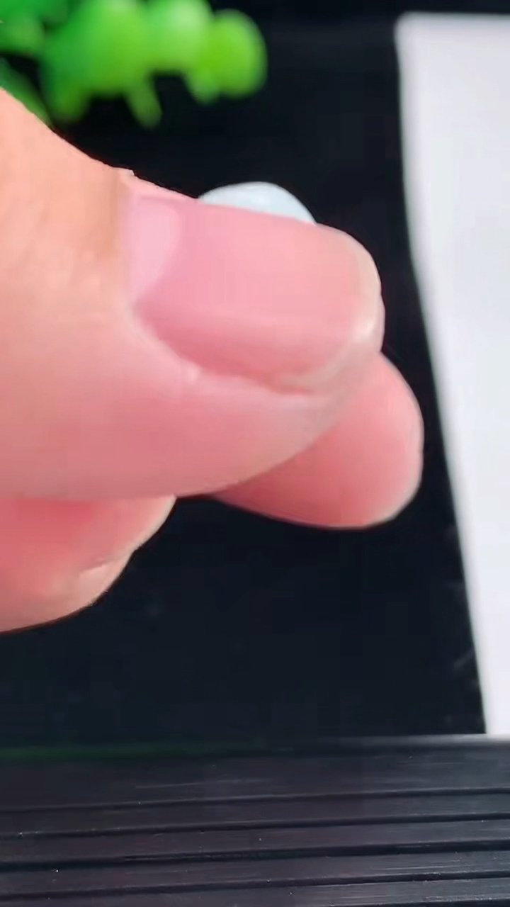 天然A货翡翠和和美美 荷花吊坠，尺寸33-28-12重量:12.36g
5月11日