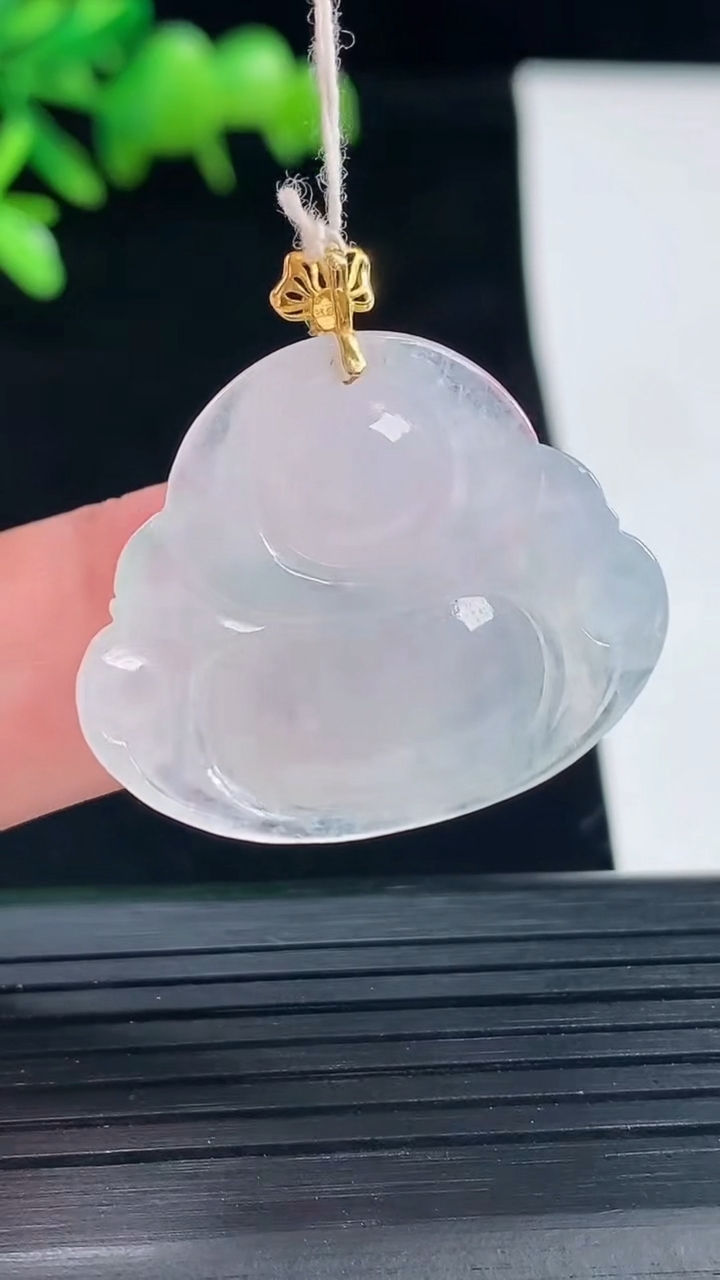 天然A货翡翠18k金飘花佛公吊坠，尺寸24-30-6重量:6.32g
5月11日