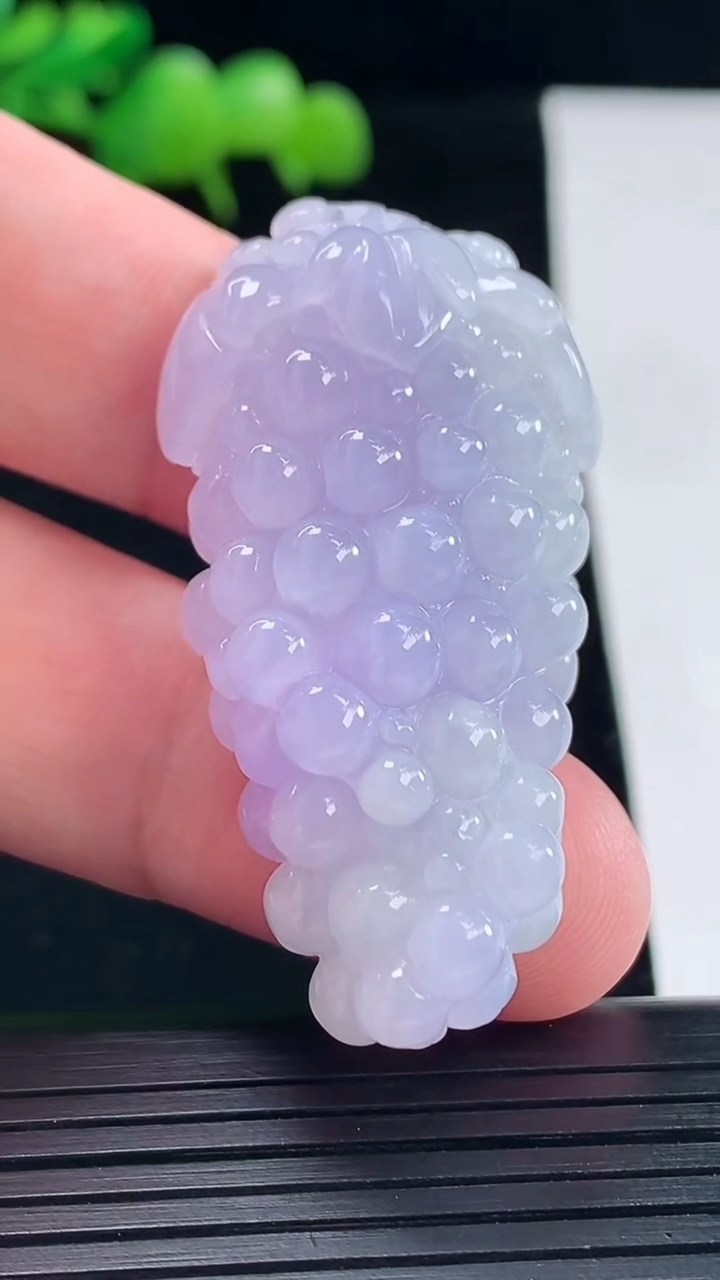 天然A货翡翠紫罗兰多子多福 葡萄吊坠，尺寸48-25-13.6重量:24.63g
5月11日