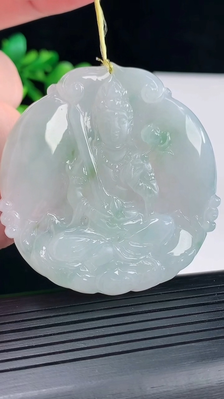 天然A货翡翠虚空藏菩萨吊坠，尺寸54-5.8重量:29.61g
5月12日