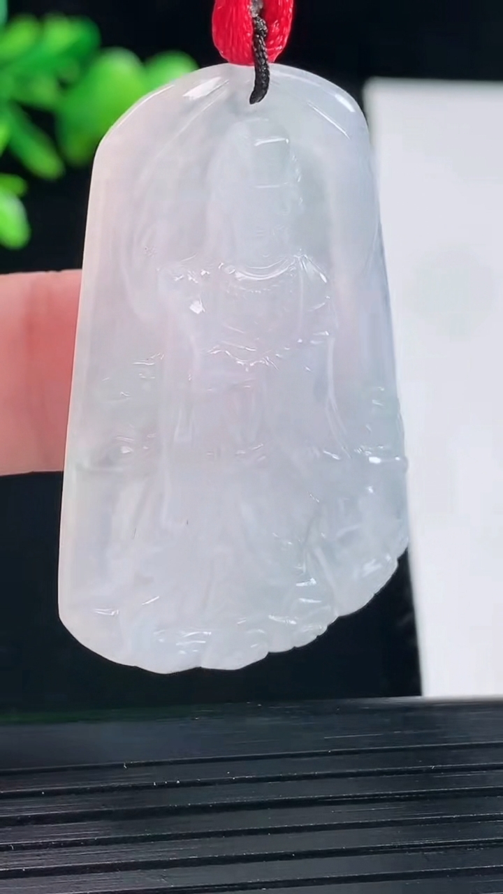 天然A货翡翠观音菩萨吊坠，尺寸45-30-5.5重量:13.41g
5月12日