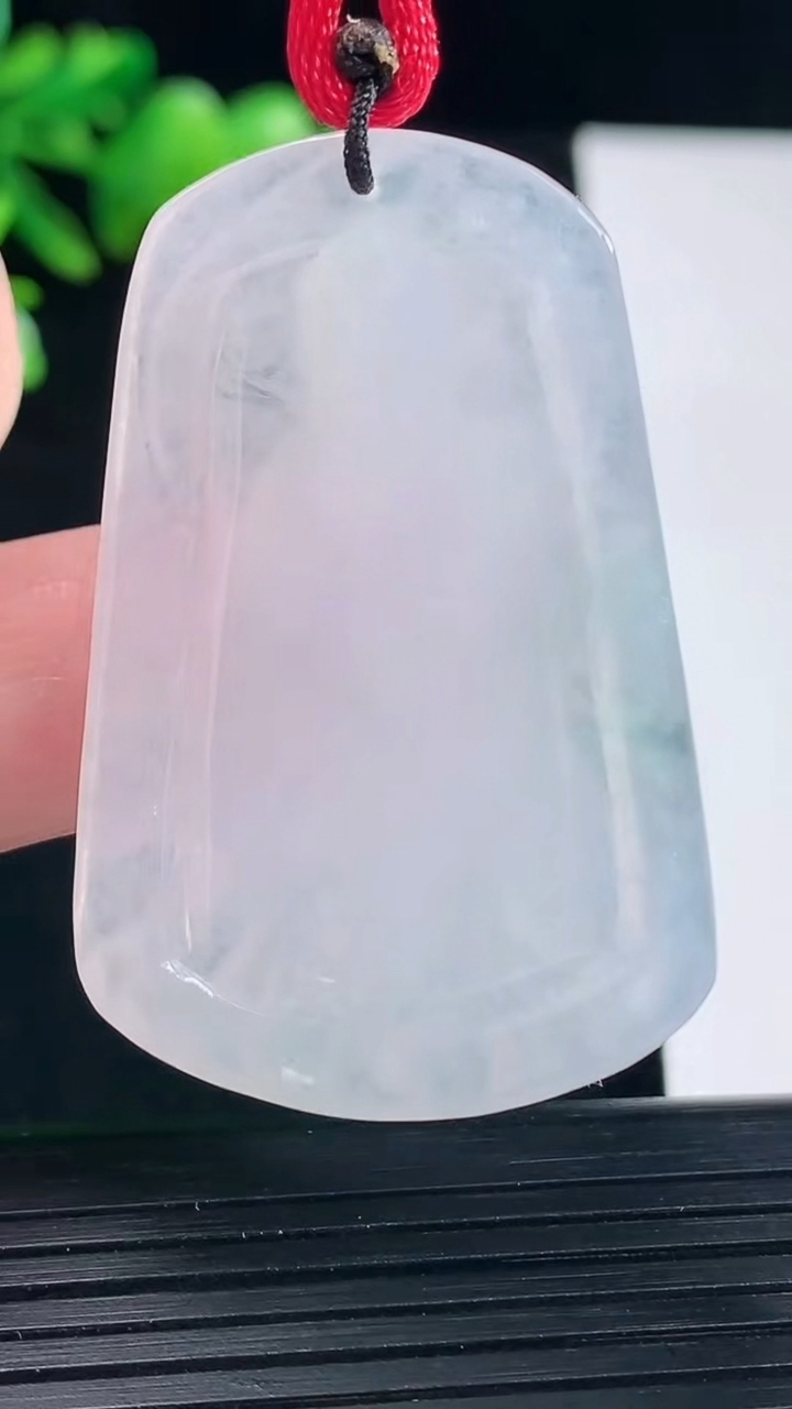 天然A货翡翠观音菩萨吊坠，尺寸45-30-5.5重量:13.41g
5月12日