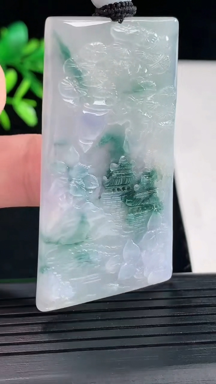 天然A货翡翠紫罗兰 飘花山水牌吊坠，尺寸56.8-32-4.5重量:24.03g
5月12日