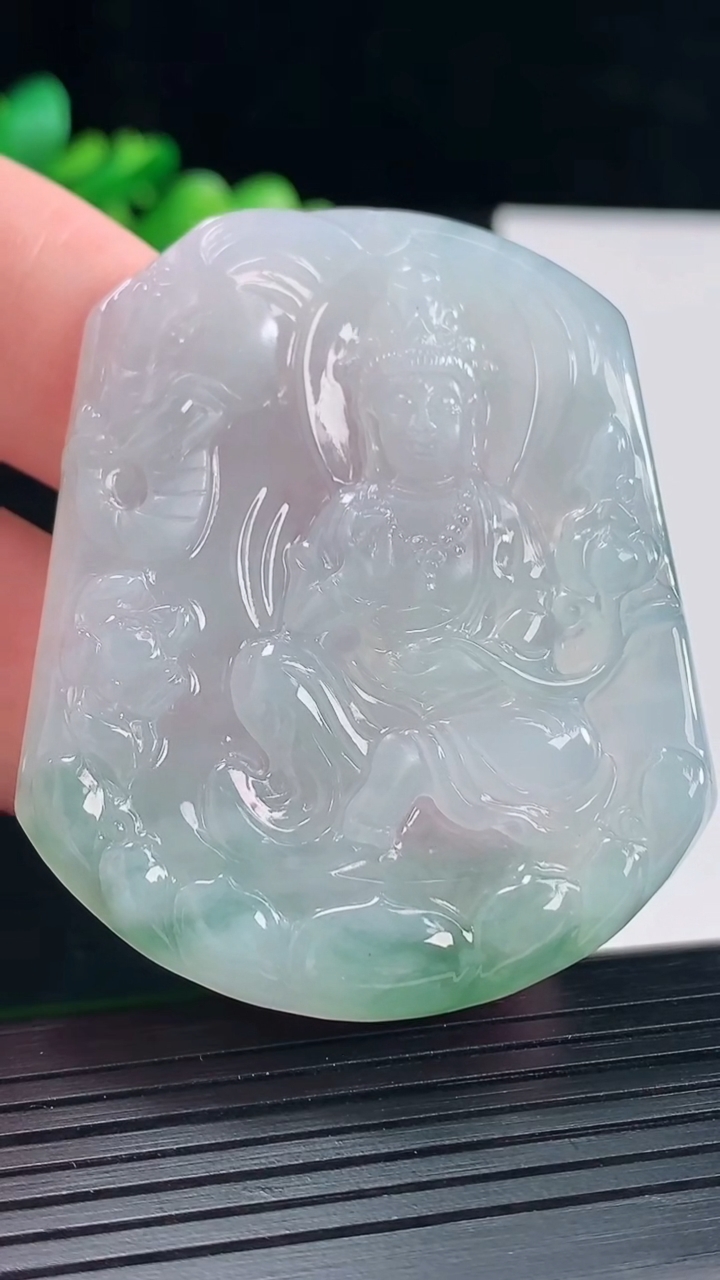 天然A货翡翠普贤菩萨吊坠，尺寸55-45-5.8重量:28.39g
5月12日