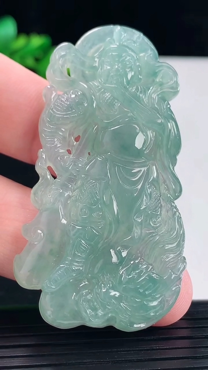 天然A货翡翠关公吊坠，尺寸60.5-32.6-6.2重量:20.13g
5月12日