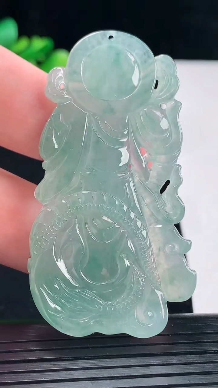 天然A货翡翠关公吊坠，尺寸60.5-32.6-6.2重量:20.13g
5月12日