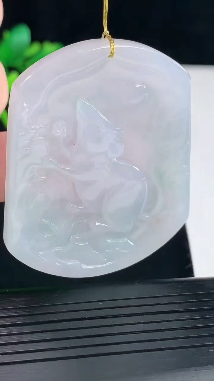 天然A货翡翠生肖鼠吊坠，尺寸53-43-5.5重量:26.98g
5月12日