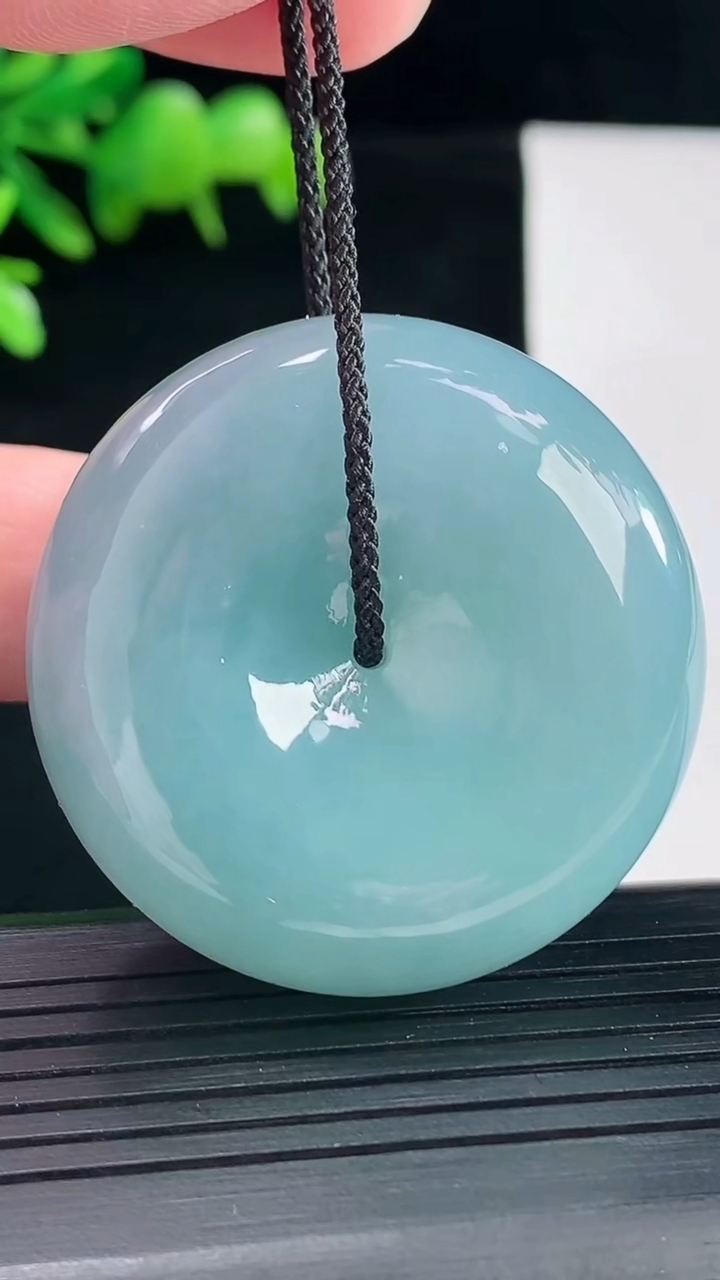 天然A货翡翠紫罗兰平安扣吊坠，尺寸40-12.8重量:43.05g
5月12日