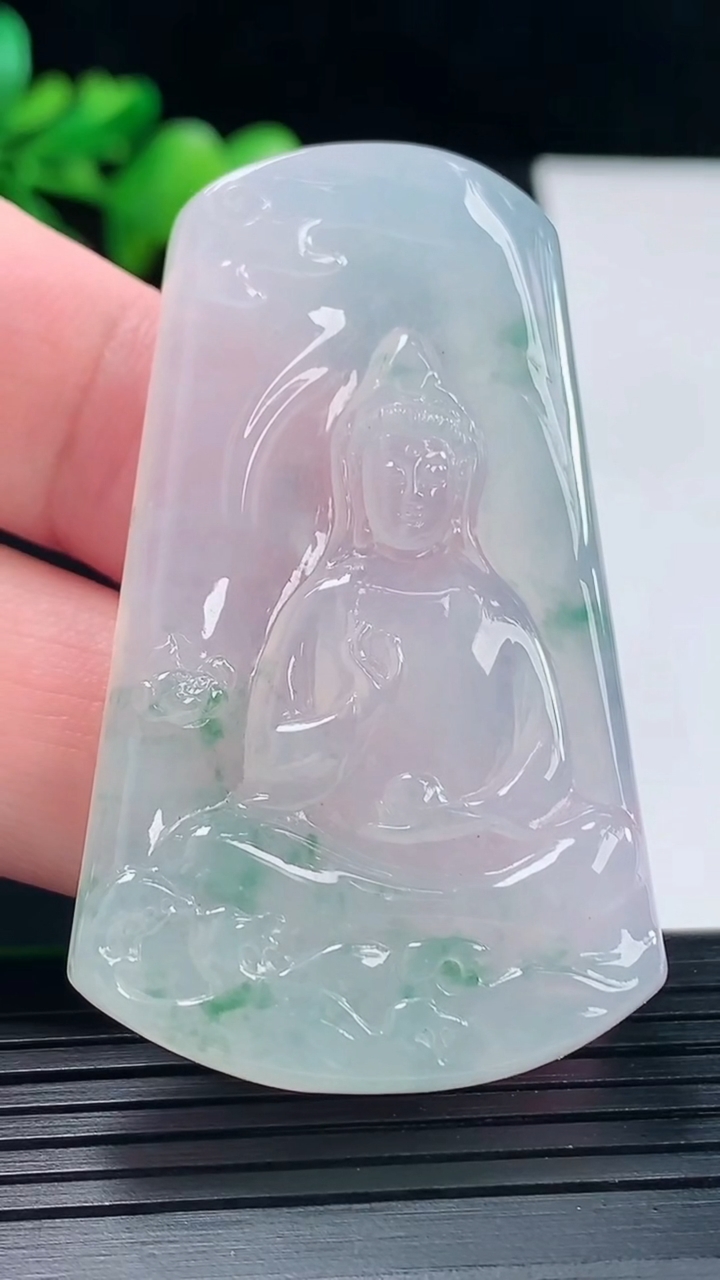 天然A货翡翠冰种飘花观音菩萨吊坠，尺寸54-33-5.5重量:22.07g
5月12日