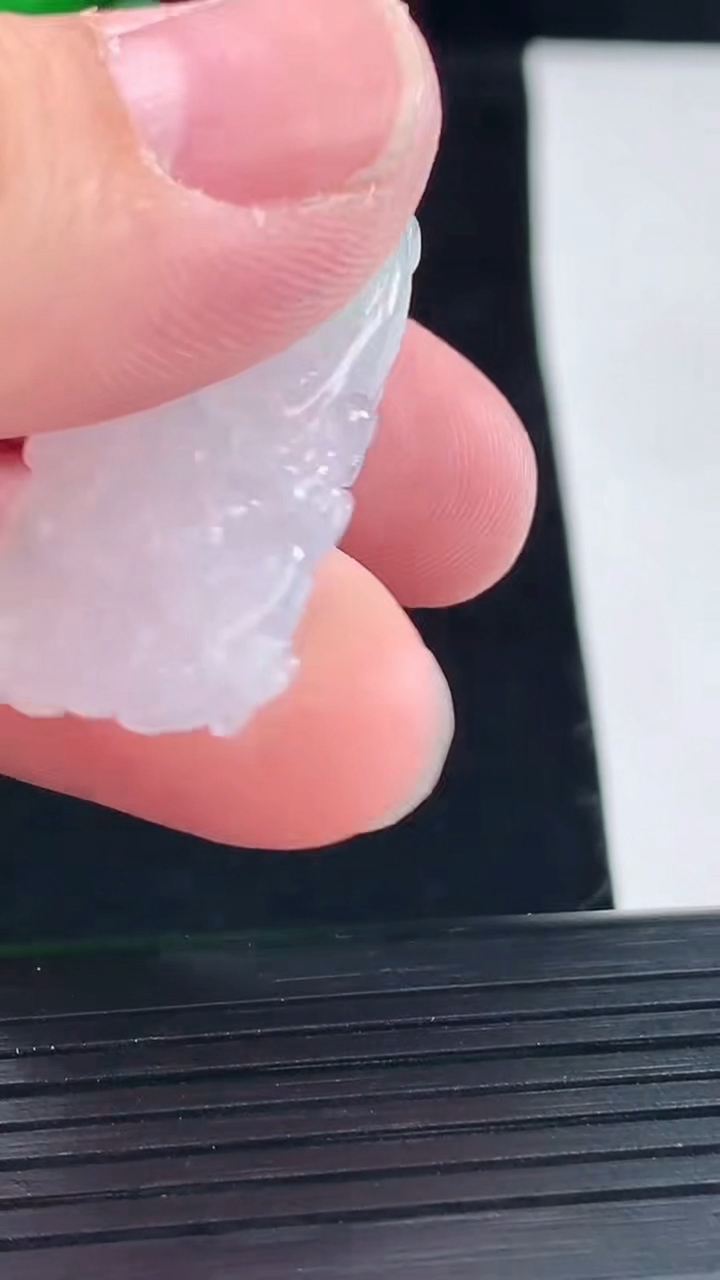 天然A货翡翠白菜吊坠，尺寸37-18-9.6重量:10.58g
5月12日