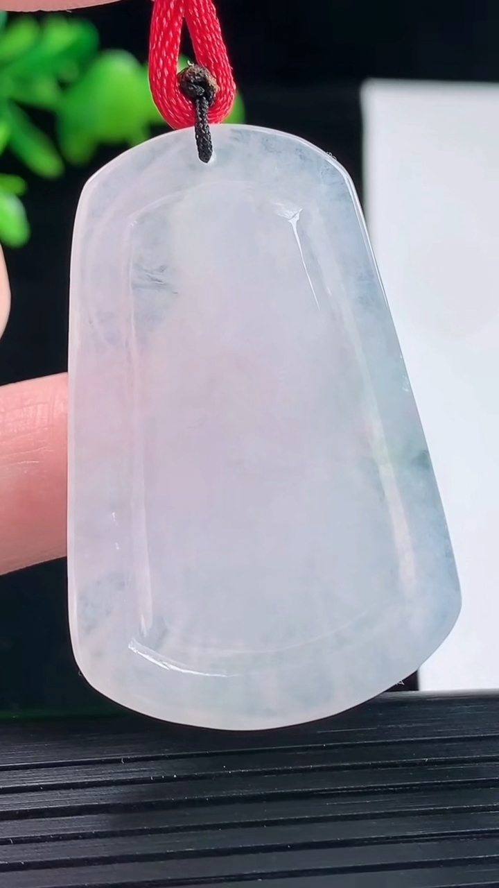 天然A货翡翠观音菩萨吊坠，尺寸45-30-5.5重量:13.41g
5月12日