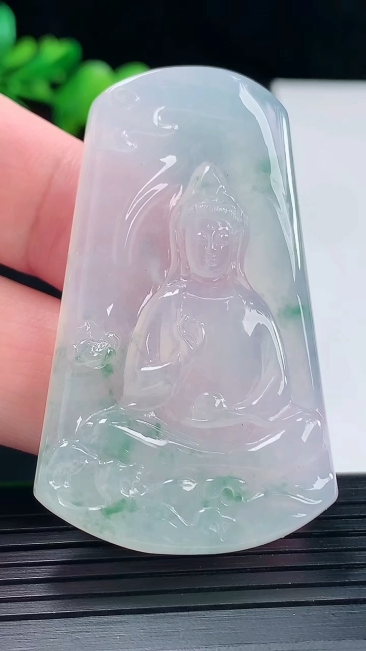 天然A货翡翠冰种飘花观音菩萨吊坠，尺寸54-33-5.5重量:22.07g
5月12日