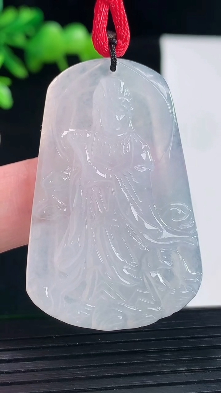 天然A货翡翠观音菩萨吊坠，尺寸45-30-5.5重量:13.41g
5月12日