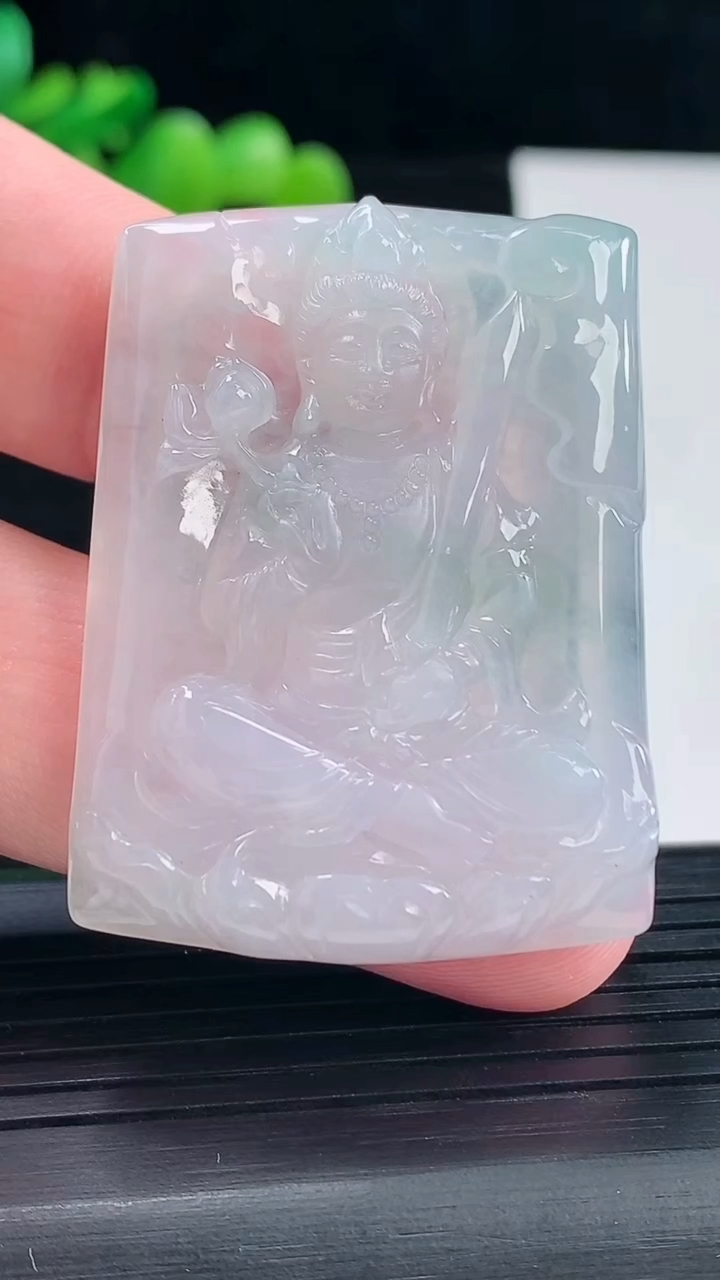 天然A货翡翠飘花千手观音菩萨吊坠，尺寸43-33-5.6重量:16.36g
5月12日