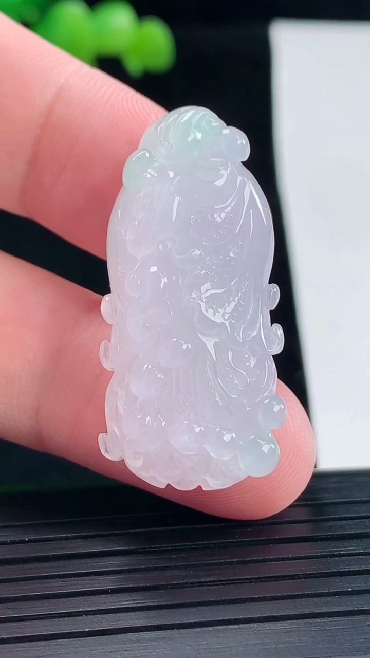 天然A货翡翠白菜吊坠，尺寸37-18-9.6重量:10.58g
5月12日