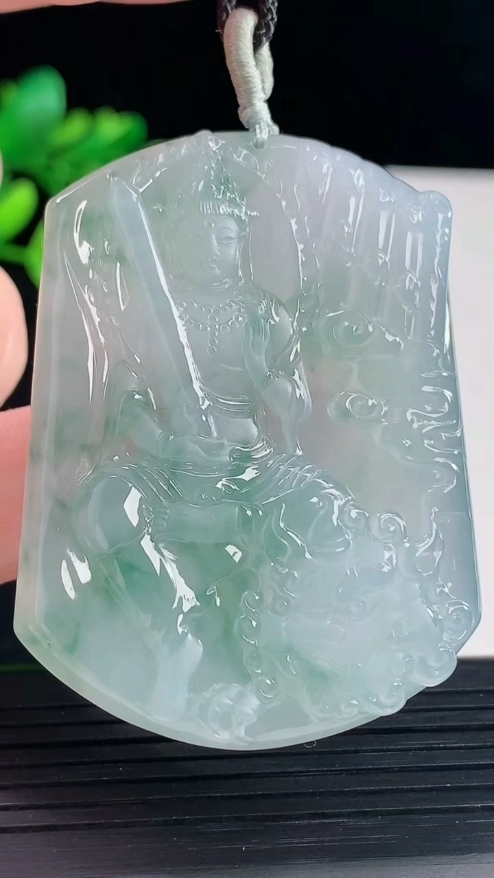 天然A货翡翠种飘花文殊菩萨吊坠，尺寸52-39-5.8重量:25.80g
5月12日