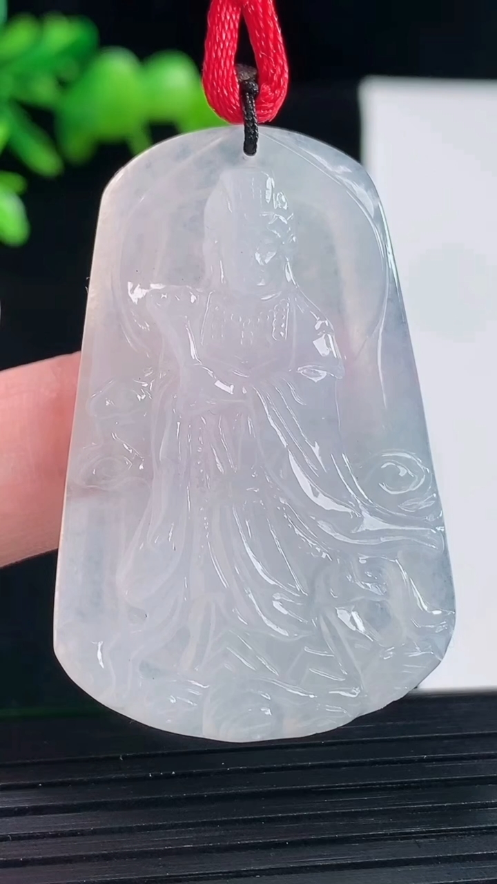 天然A货翡翠观音菩萨吊坠，尺寸45-30-5.5重量:13.41g
5月12日