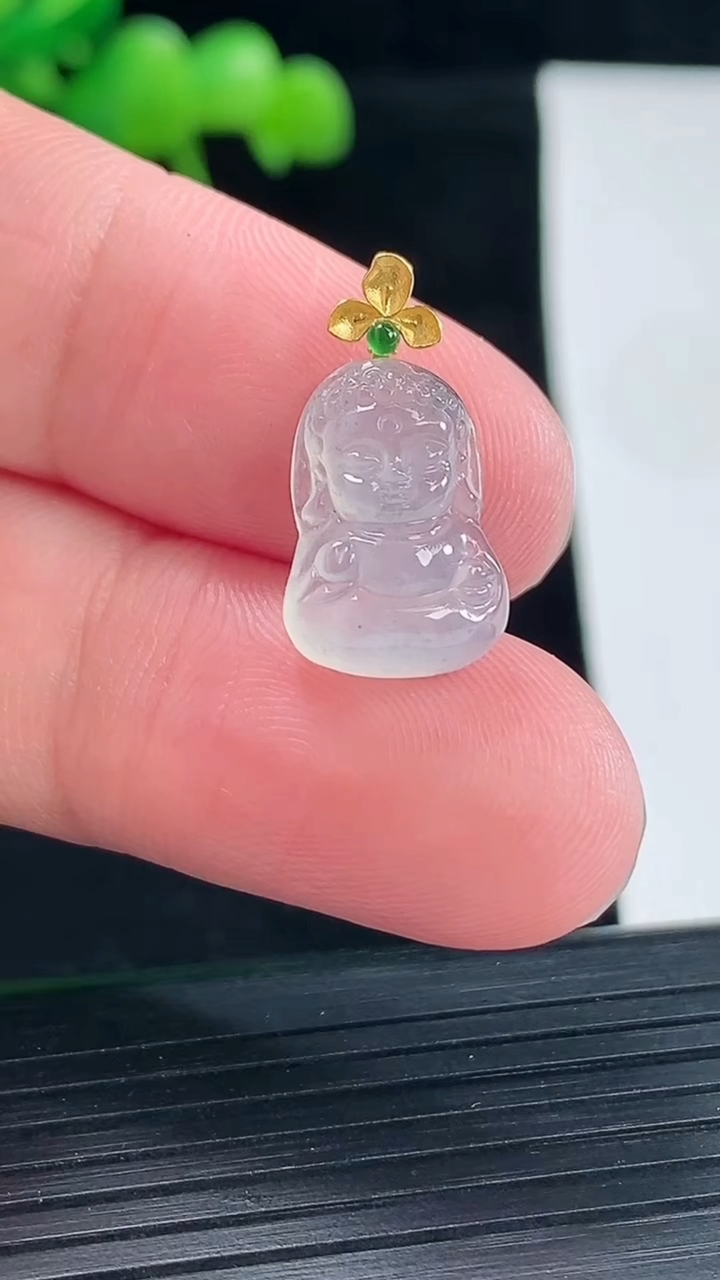 天然A货翡翠种飘花宝宝佛吊坠，尺寸15-10.6-4.8重量:1.54g
5月12日