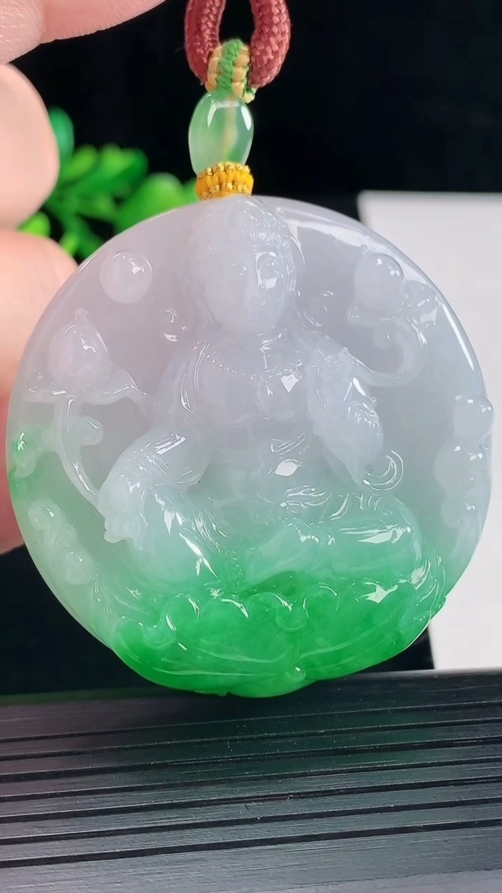 天然A货翡翠大势至菩萨吊坠，尺寸49.5-13重量:58.05g
5月12日