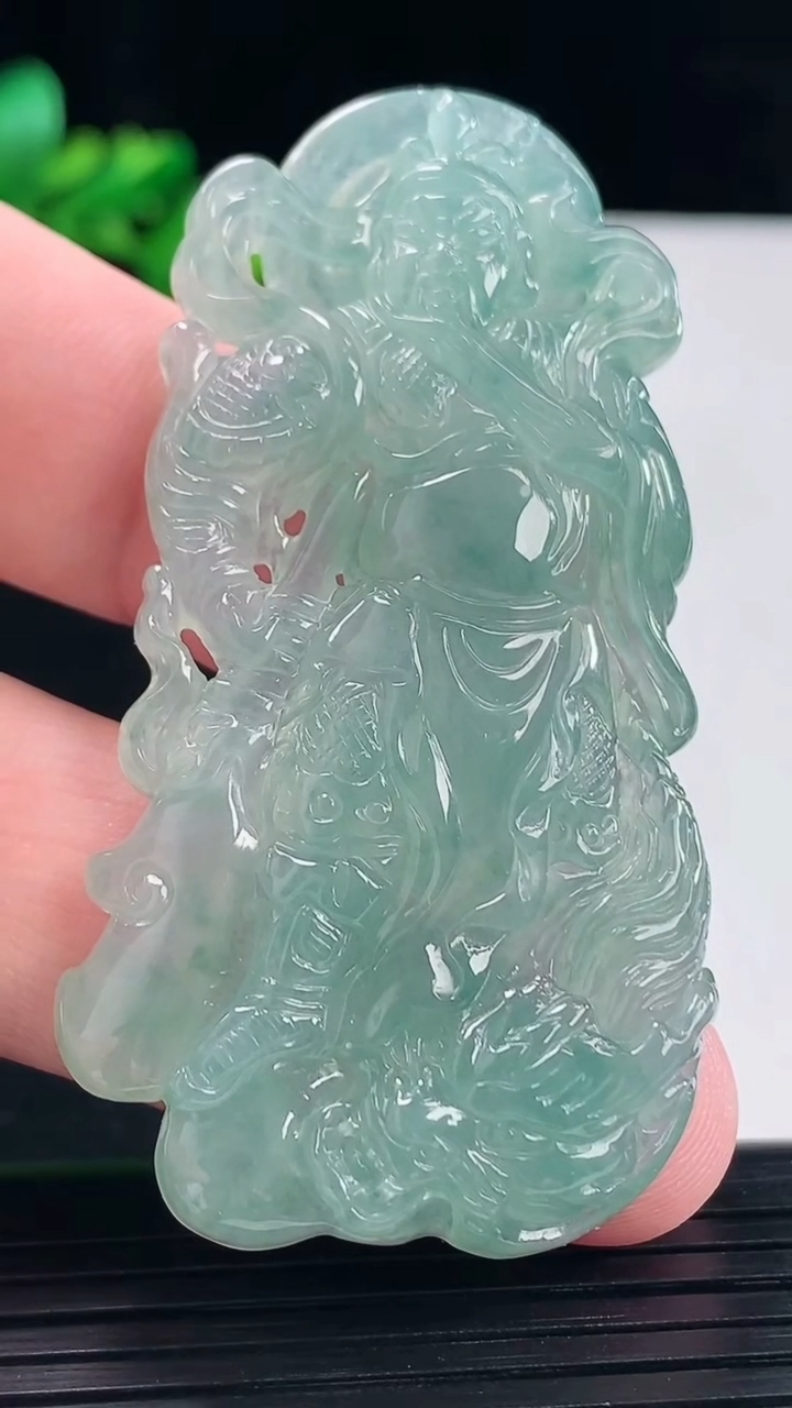 天然A货翡翠关公吊坠，尺寸60.5-32.6-6.2重量:20.13g
5月12日