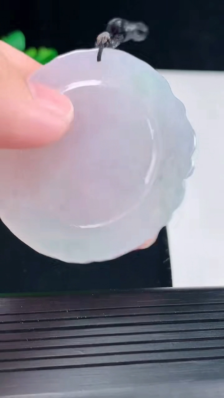天然A货翡翠生肖羊吊坠，尺寸52-49-6重量:25.71g
5月12日