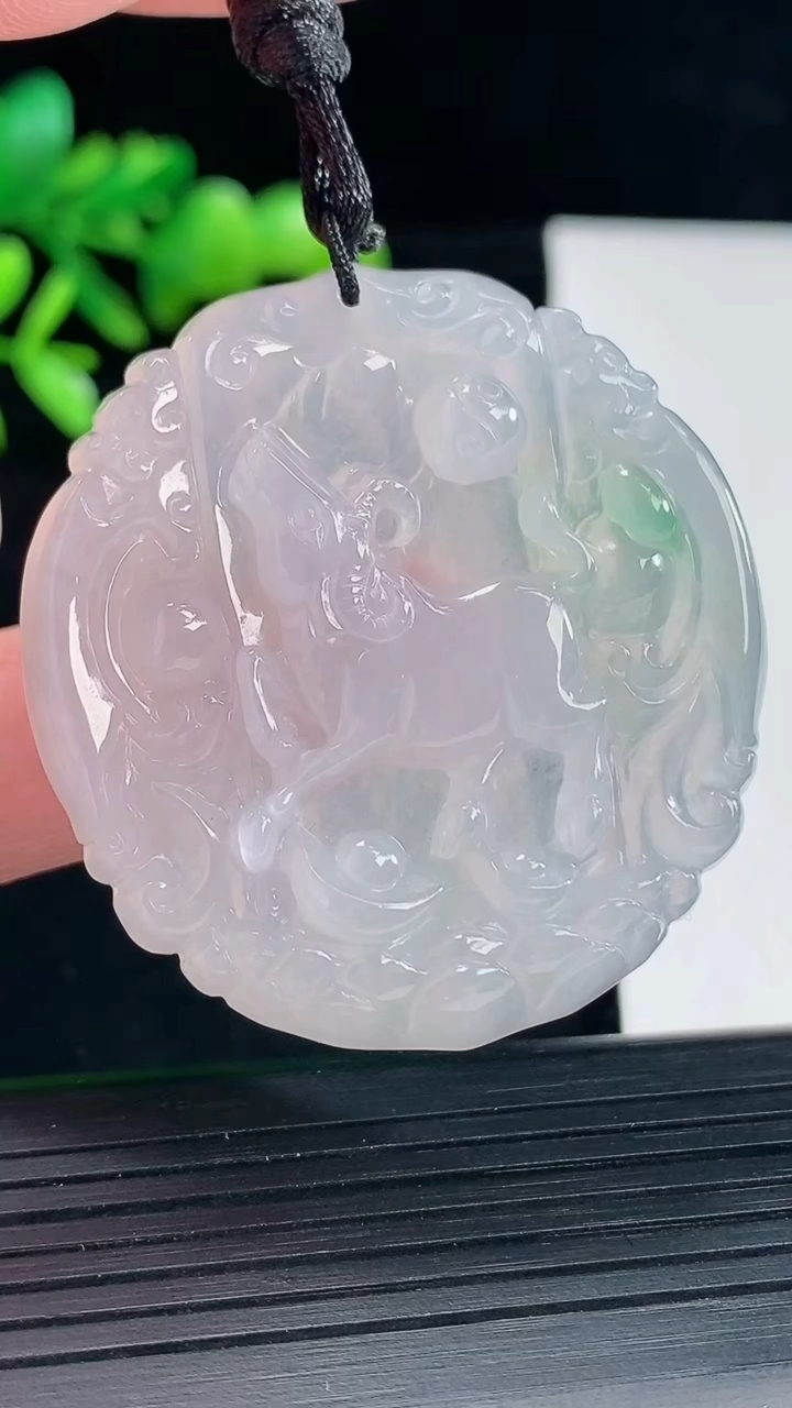 天然A货翡翠生肖牛吊坠，尺寸44-44-7重量:22.23g
5月12日