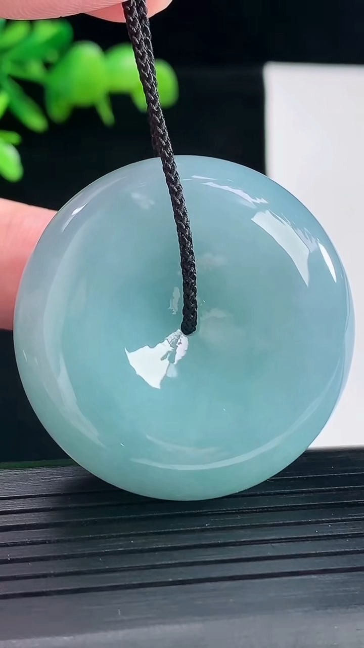 天然A货翡翠紫罗兰平安扣吊坠，尺寸40-12.8重量:43.05g
5月12日
