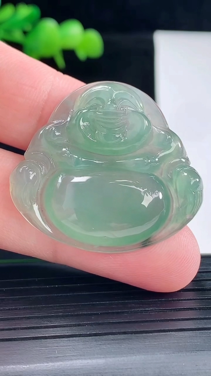 天然A货翡翠佛公吊坠，尺寸33.5-36-7重量:11.80g
5月12日