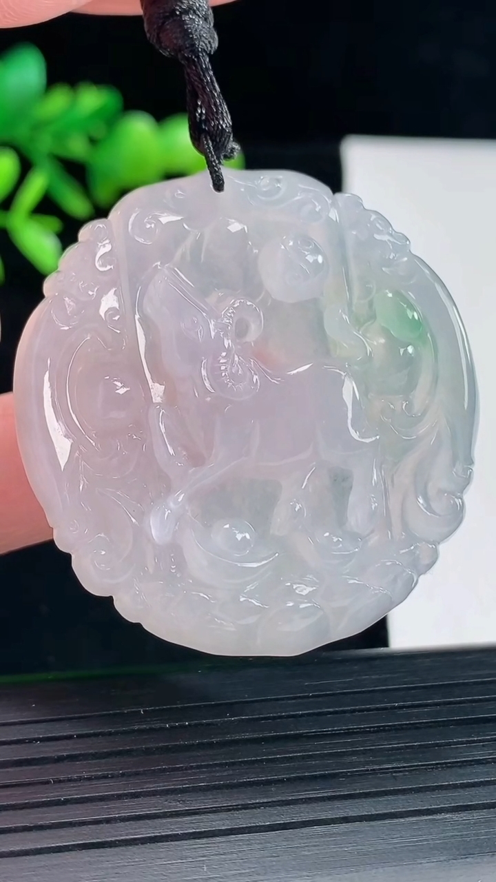 天然A货翡翠生肖牛吊坠，尺寸44-44-7重量:22.23g
5月12日