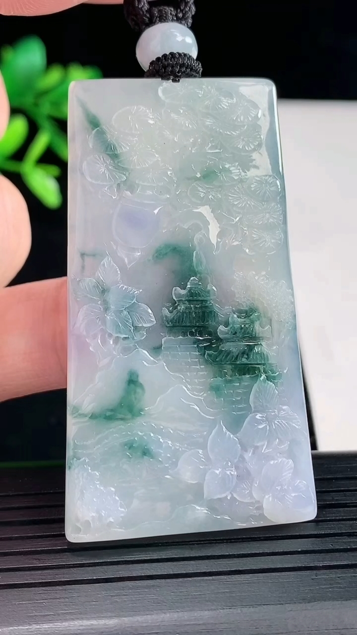 天然A货翡翠紫罗兰 飘花山水牌吊坠，尺寸56.8-32-4.5重量:24.03g
5月12日