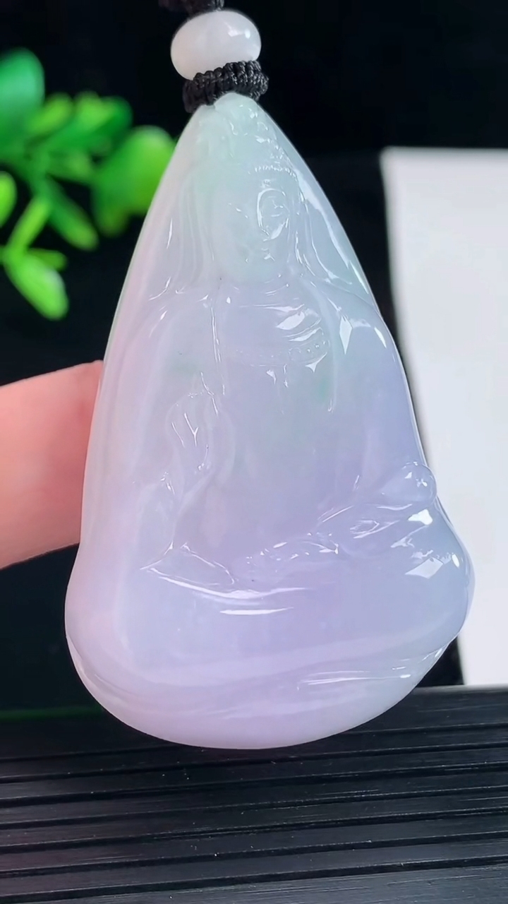 天然A货翡翠春带彩 紫罗兰素衣观音吊坠，尺寸53-34-10.6重量:38.03g
5月12日