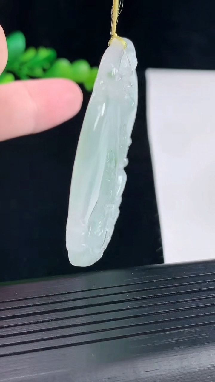 天然A货翡翠虚空藏菩萨吊坠，尺寸54-5.8重量:29.61g
5月12日