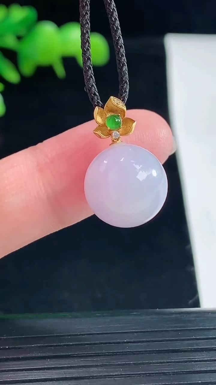 天然A货翡翠18k金紫罗兰圆珠吊坠，尺寸13重量:4.05g
5月12日