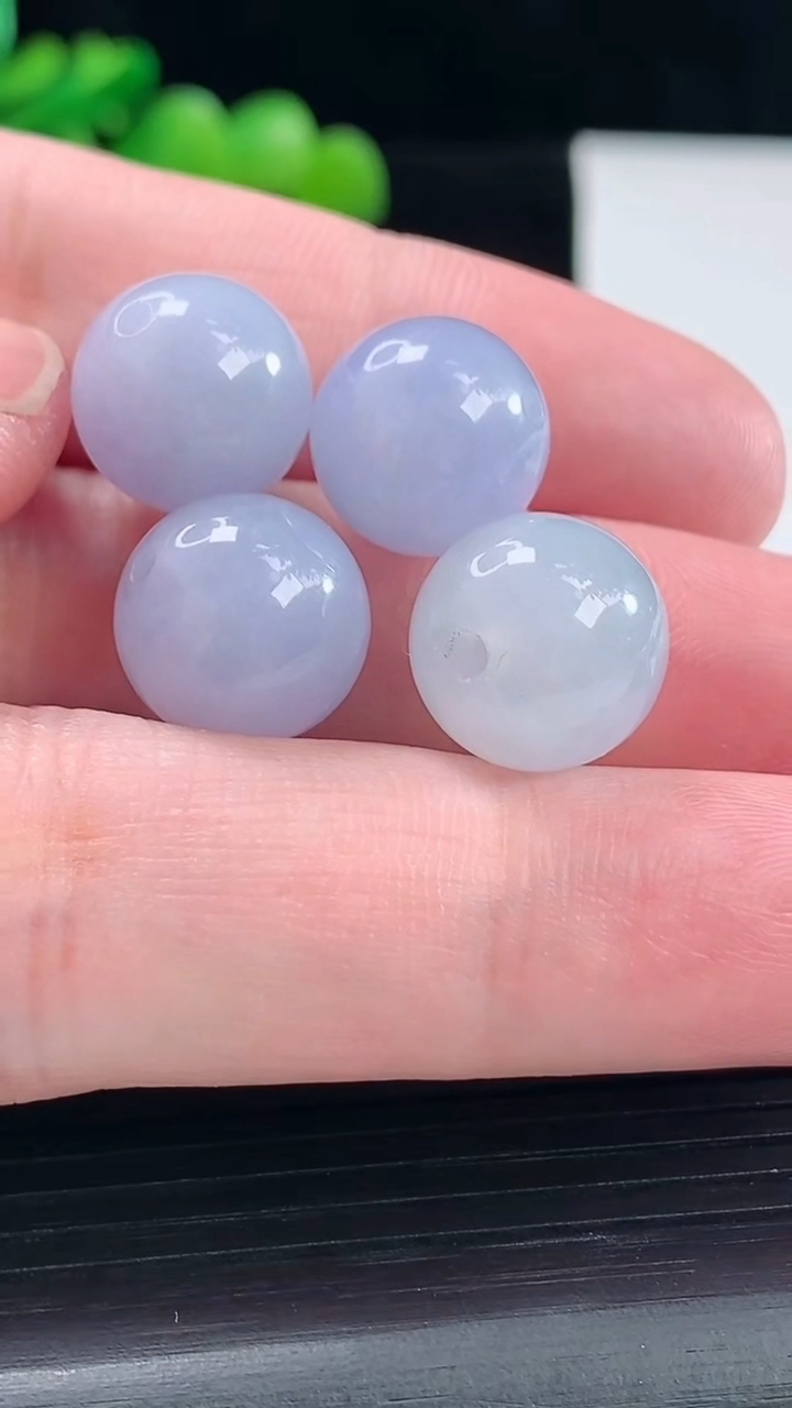 天然A货翡翠紫罗兰圆珠吊坠一手，尺寸13重量:14.00g
5月12日
