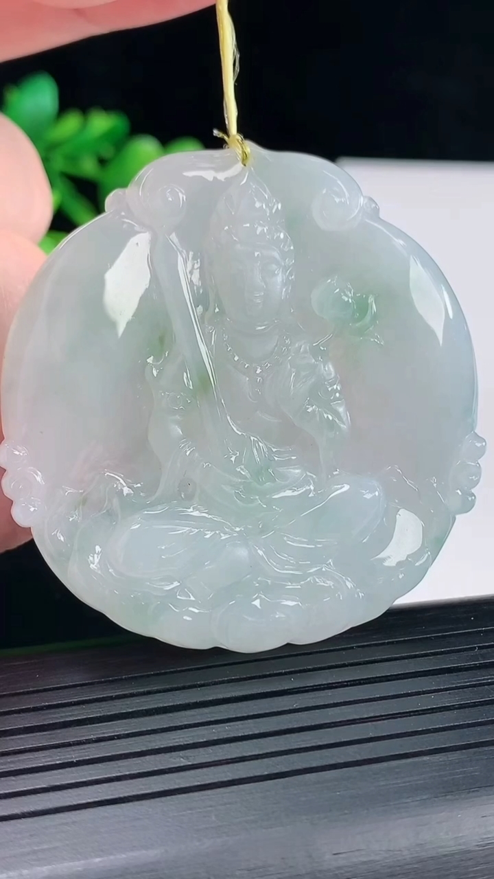 天然A货翡翠虚空藏菩萨吊坠，尺寸54-5.8重量:29.61g
5月12日