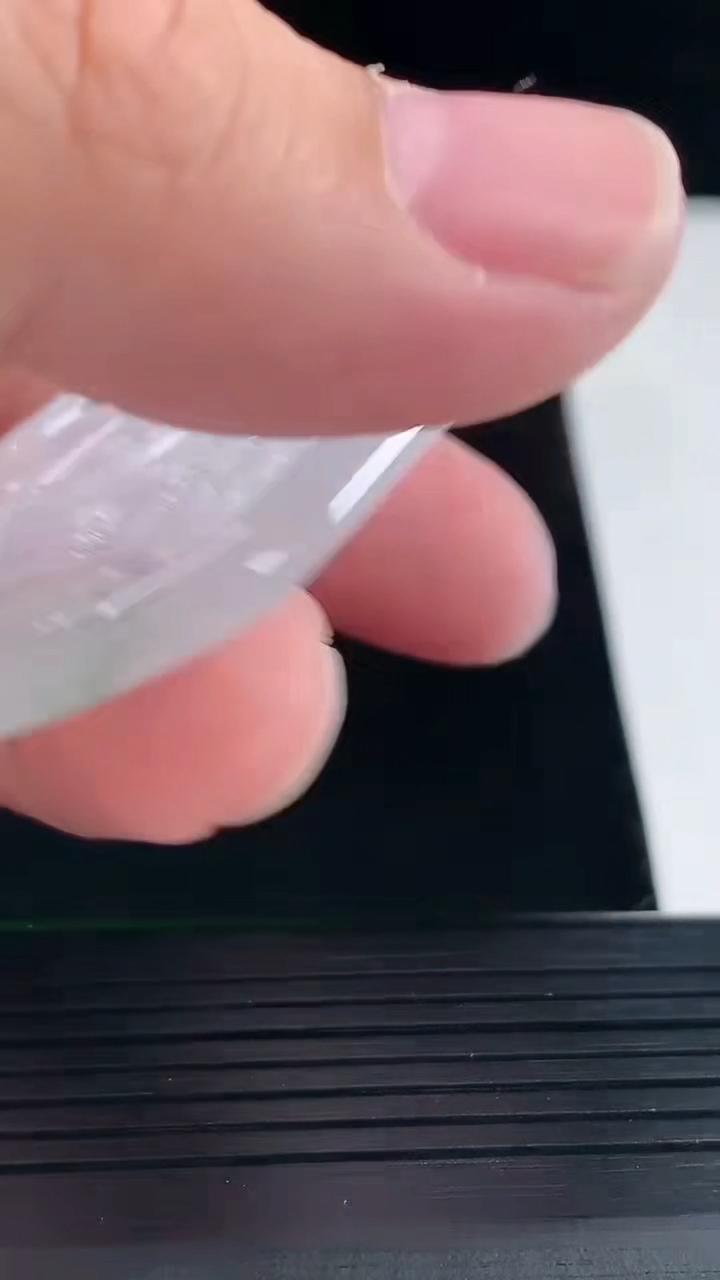 天然A货翡翠不动明王吊坠，尺寸48-41-4.2重量:18.68g
5月12日