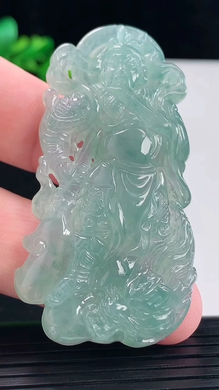 天然A货翡翠关公吊坠，尺寸60.5-32.6-6.2重量:20.13g
5月12日