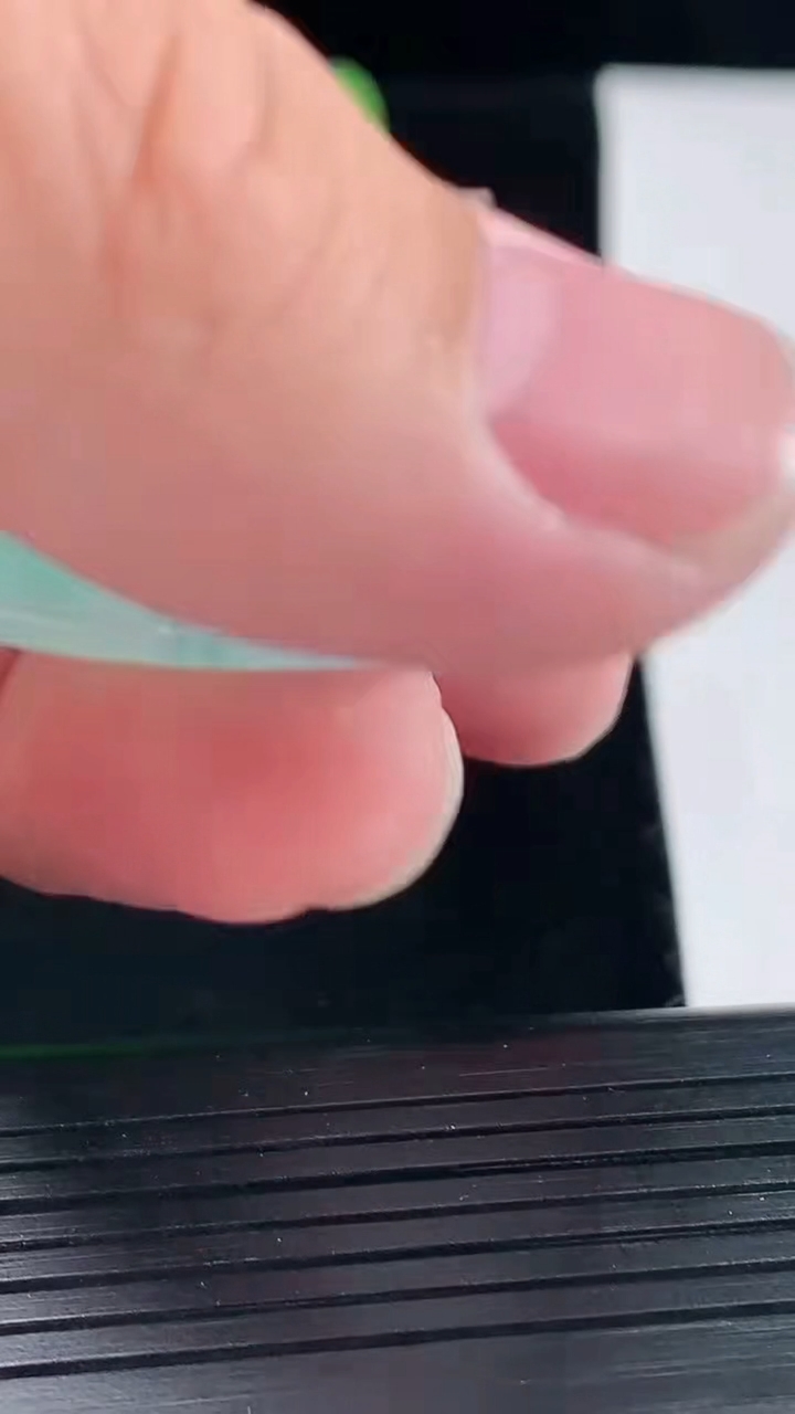 天然A货翡翠飘花佛公吊坠，尺寸33-35-6.2重量:10.81g
5月12日
