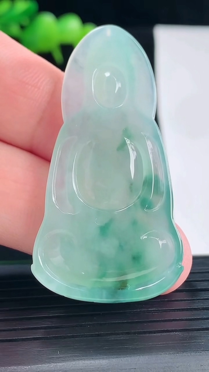 天然A货翡翠飘花素衣观音吊坠，尺寸50-26-5.5重量:11.98g
5月12日