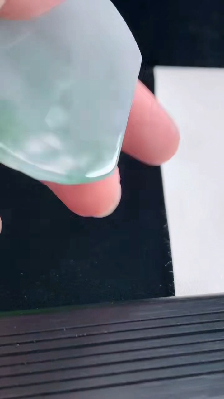 天然A货翡翠普贤菩萨吊坠，尺寸55-45-5.8重量:28.39g
5月12日