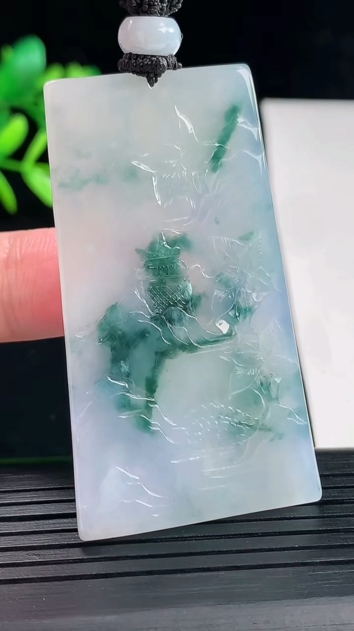 天然A货翡翠紫罗兰 飘花山水牌吊坠，尺寸56.8-32-4.5重量:24.03g
5月12日